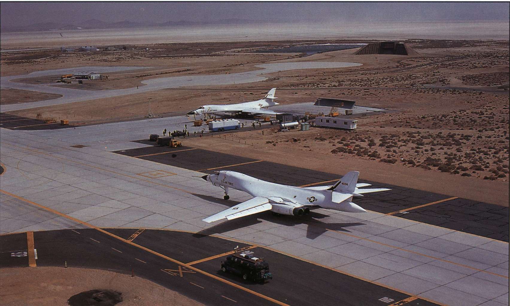 Rockwell International B-1/A B-1/B Flight Manual Pt. 1, Photographs ...